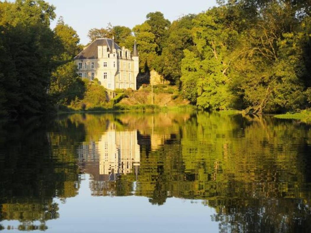 Chateau Des Loups - Les Cedres Bleus Echire Exterior photo
